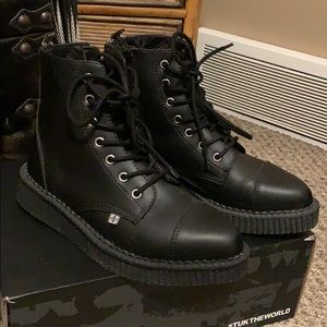 T.U.K. Pointed black boots